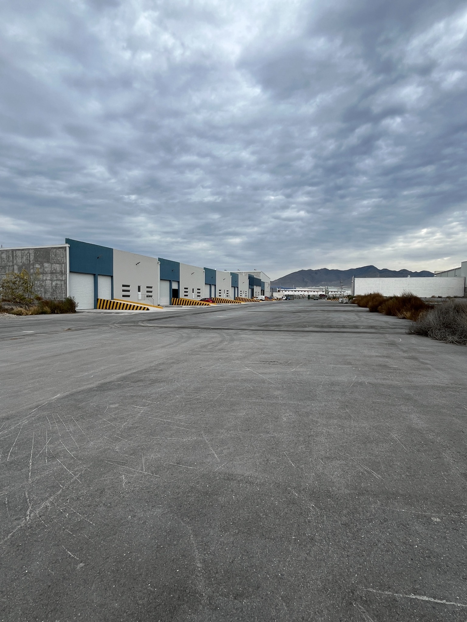 Área de maniobras de bodega industrial en Libramiento Óscar Flores Tapia