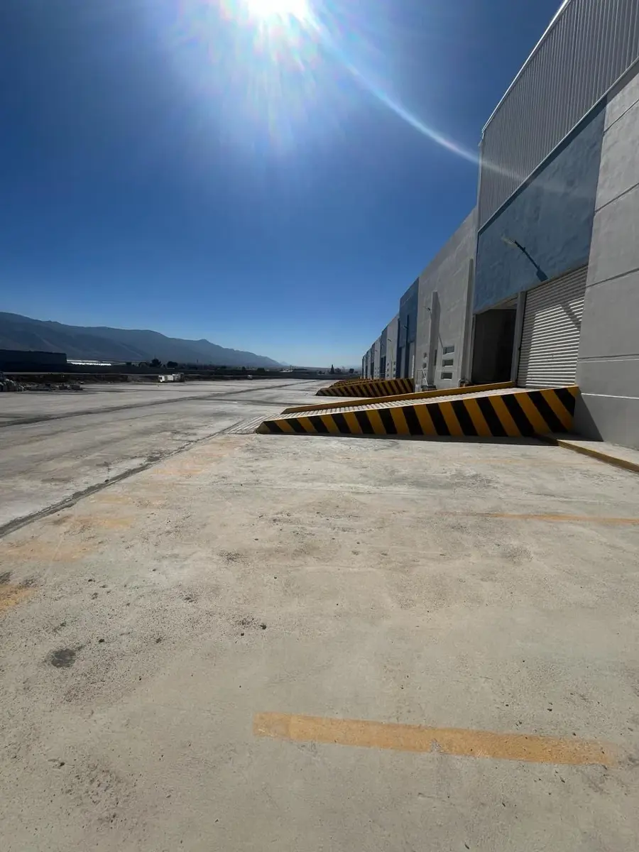 Área de almacén de la bodega industrial en Novo Park